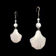 Embraced Pearl (Earrings)